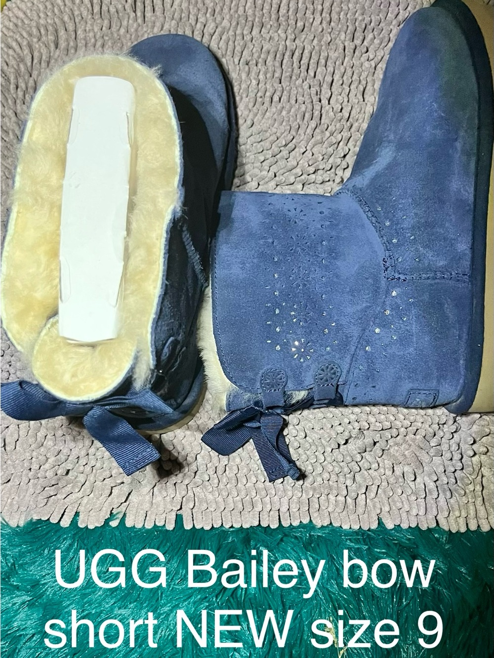 Women’s UGG Short Bailey Bow Navy Boots Size 9 New WO Box